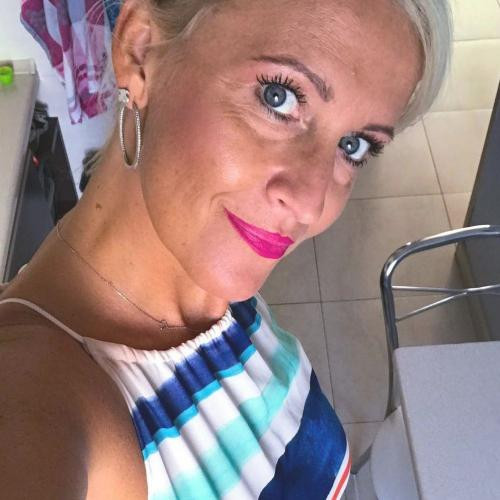 48 year old looking for a hot threesome!